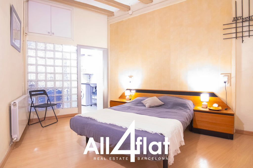 Rue des Bouteilles - Réf. : 003095B 