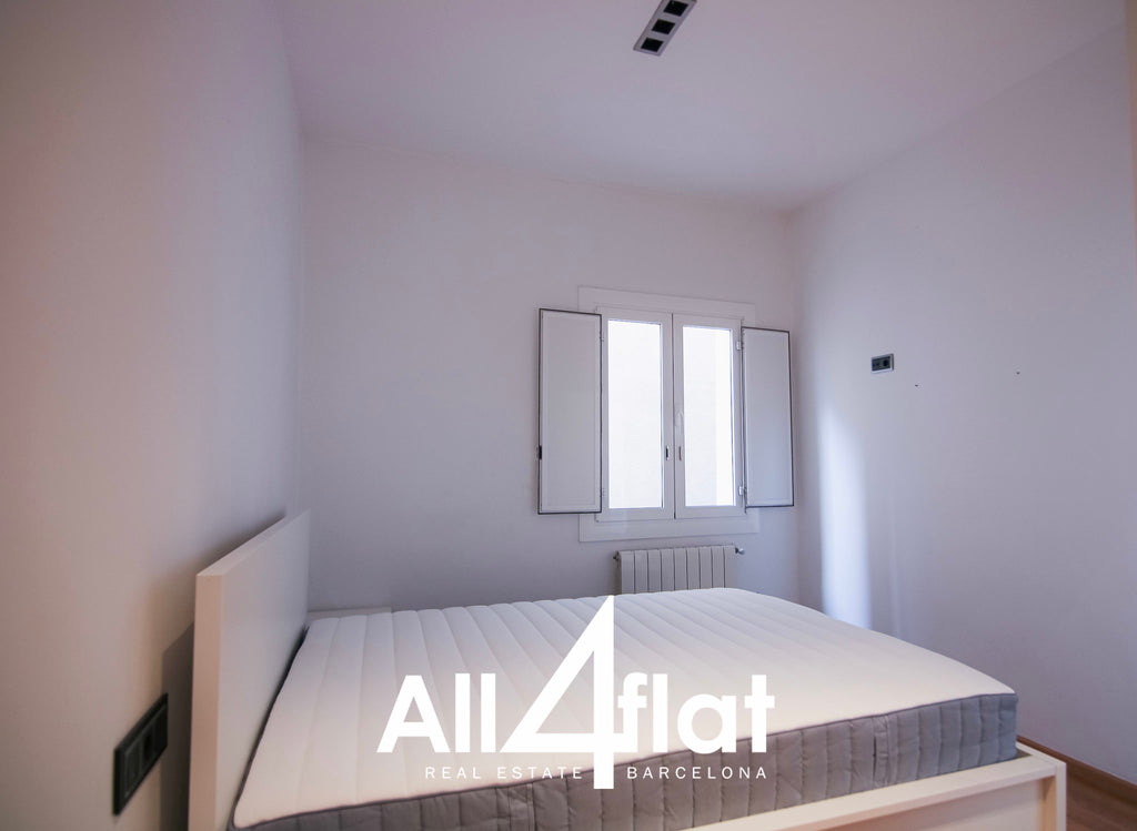C/ Agustí Vell - Ref: 002547F