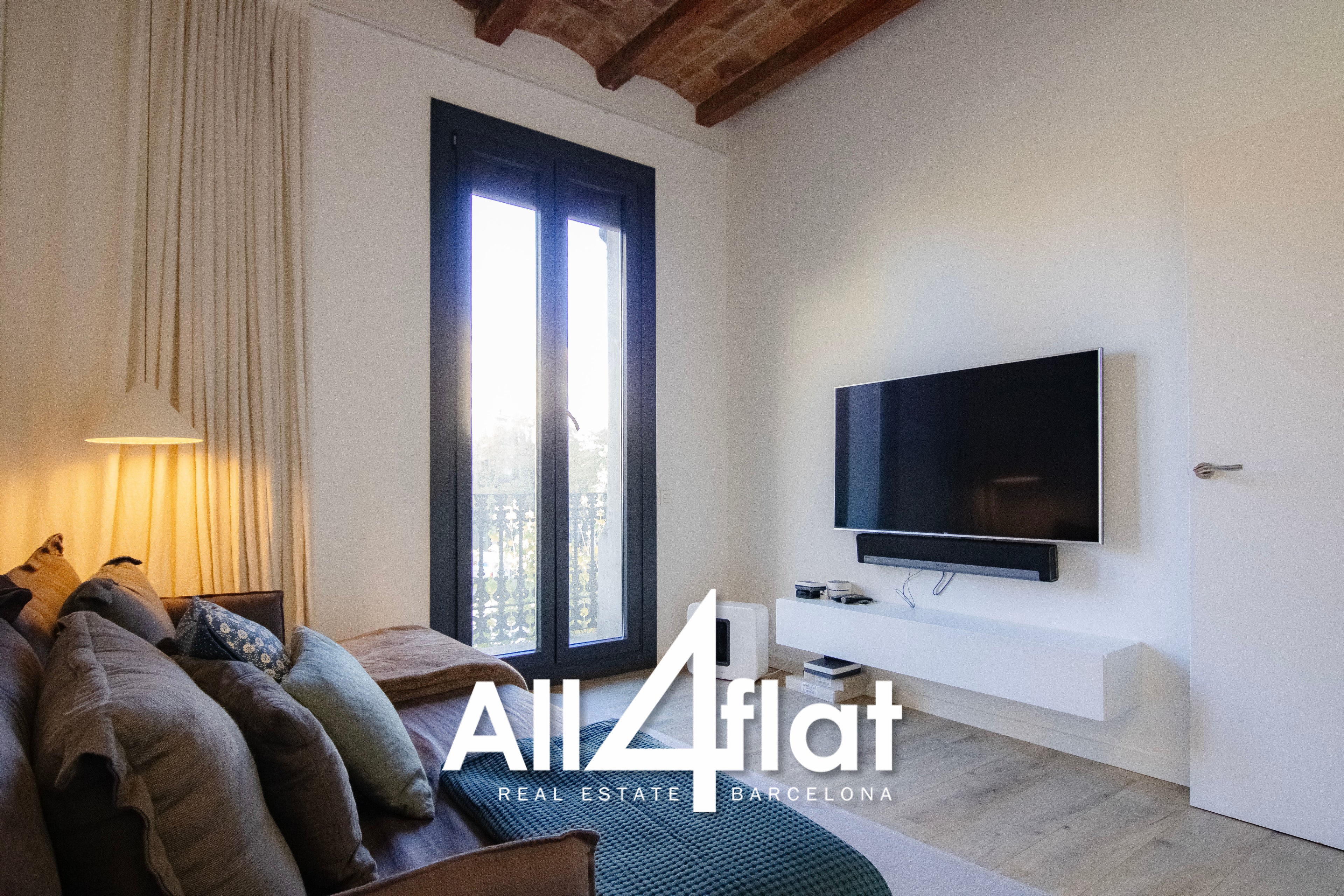 C/ Comte Urgell - Ref: 000003D