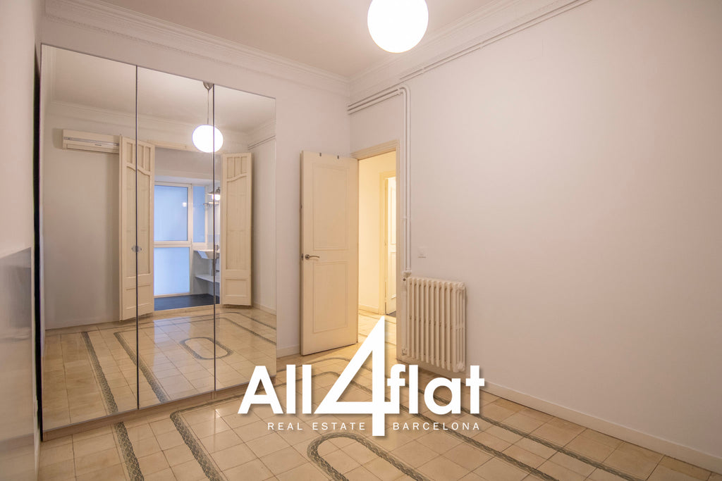 Muntaner Street - Ref: 003606 