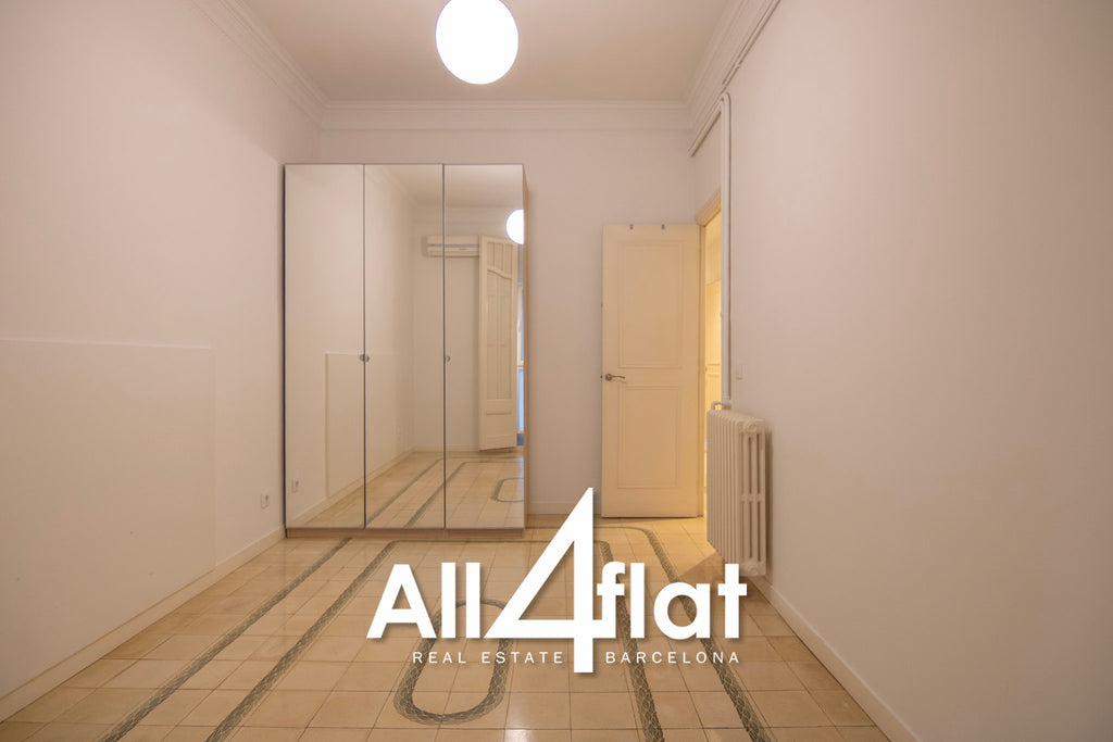 Muntaner Street - Ref: 003606 