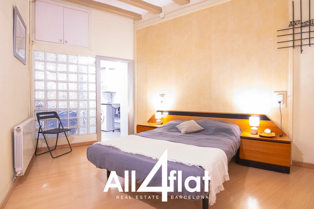 Rue des Bouteilles - Réf. : 003095B 