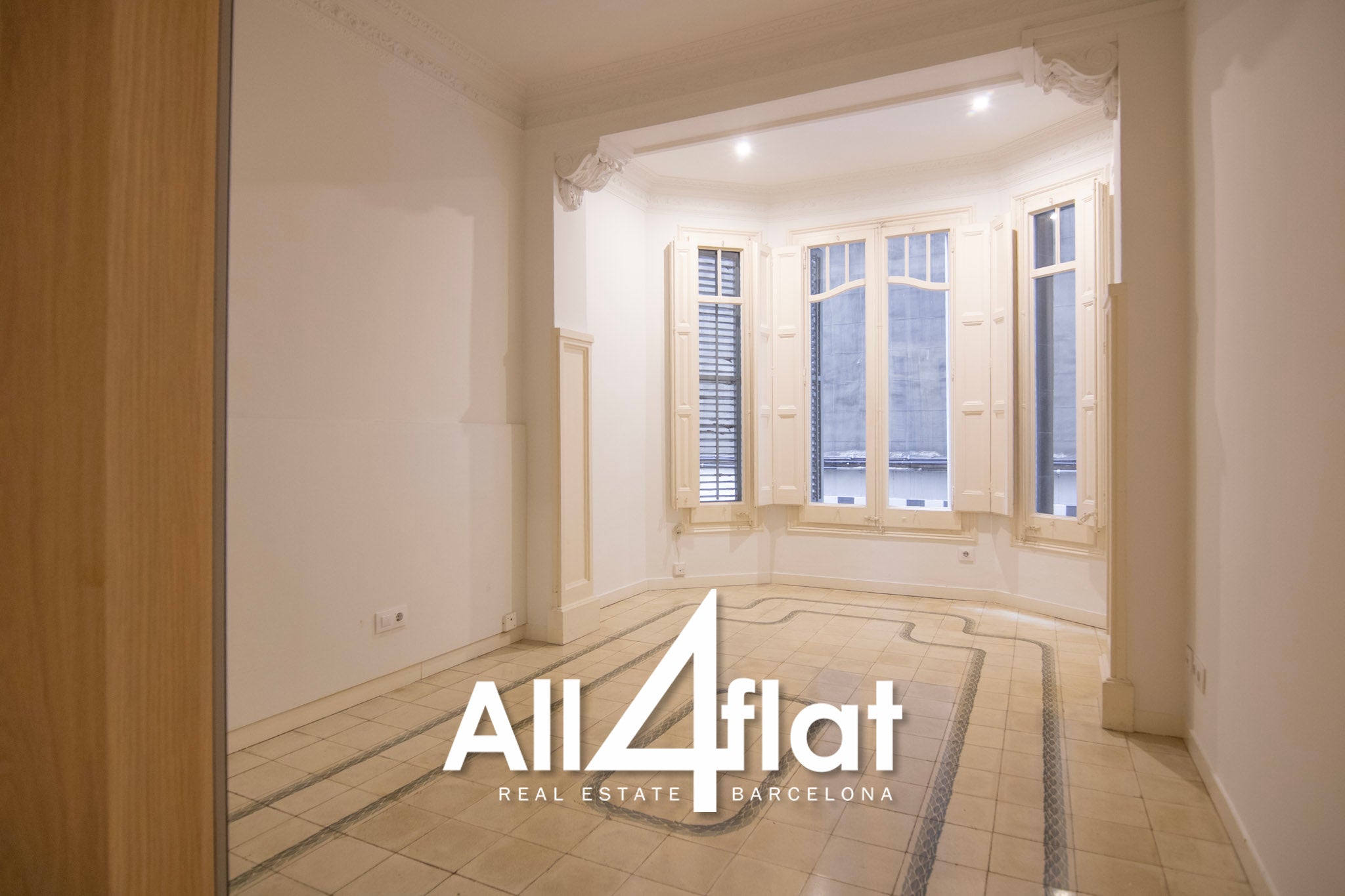 Muntaner Street - Ref: 003606 