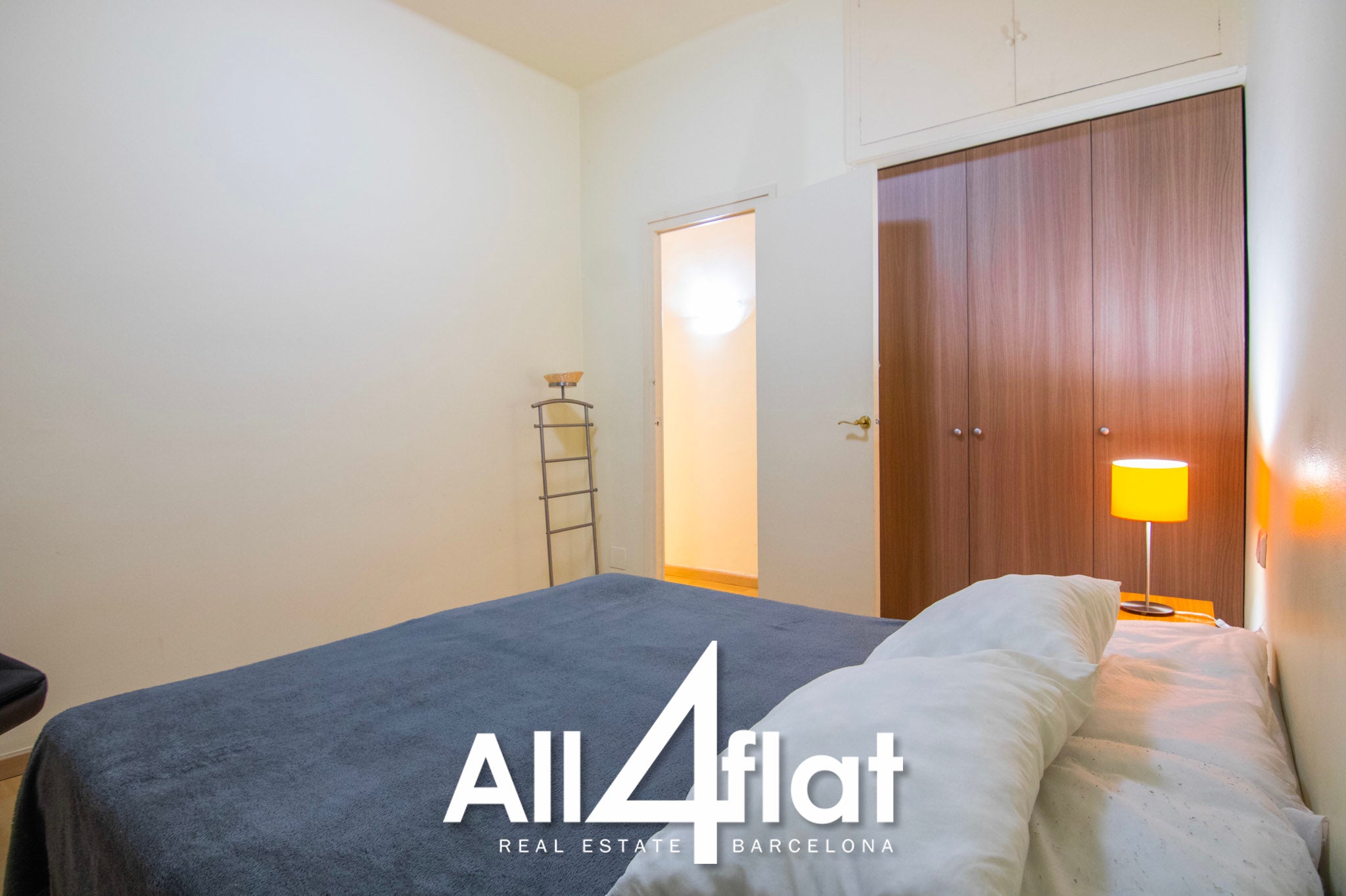 C/ Parallel - Ref: 002288E