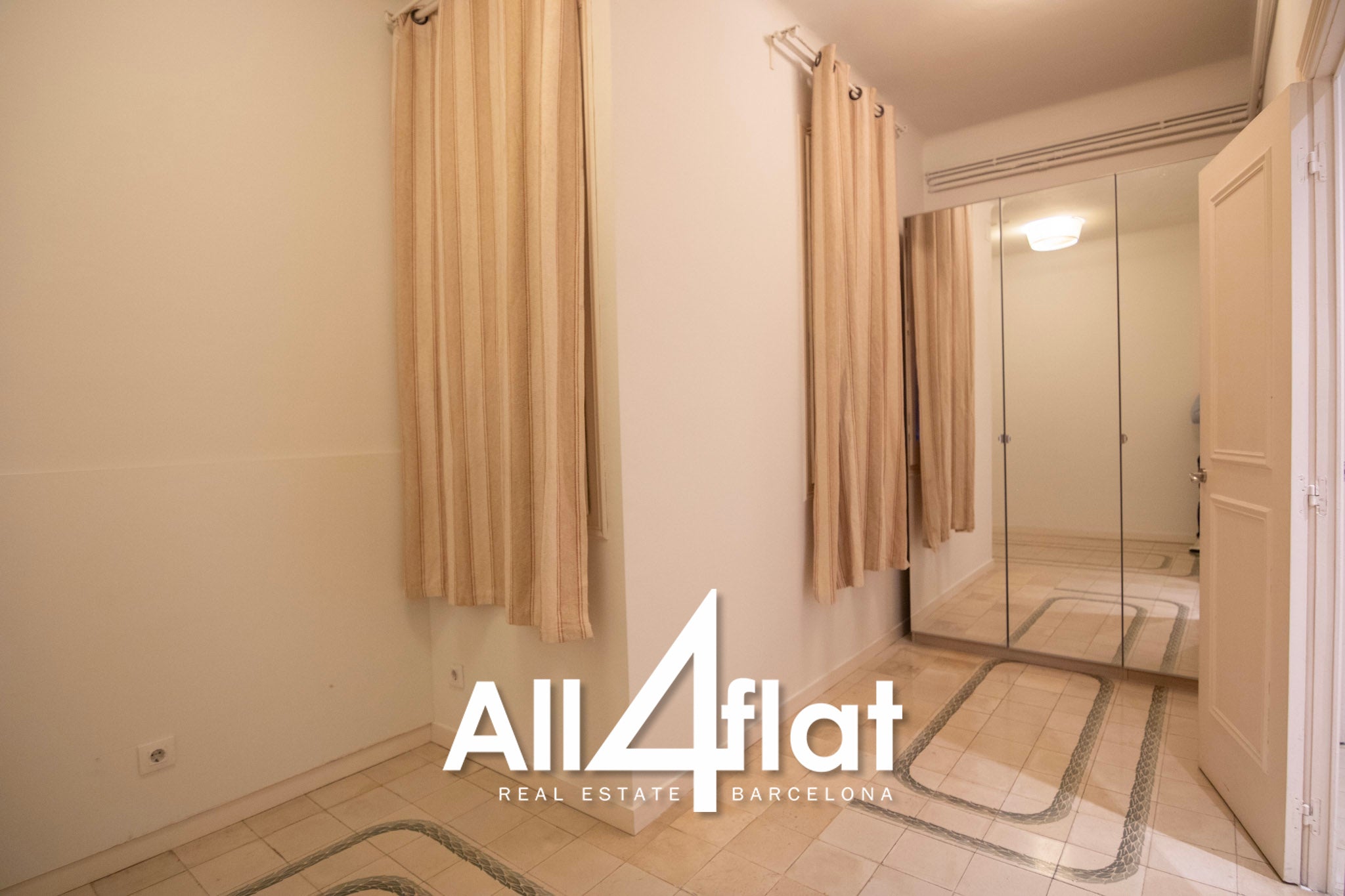 Muntaner Street - Ref: 003606 