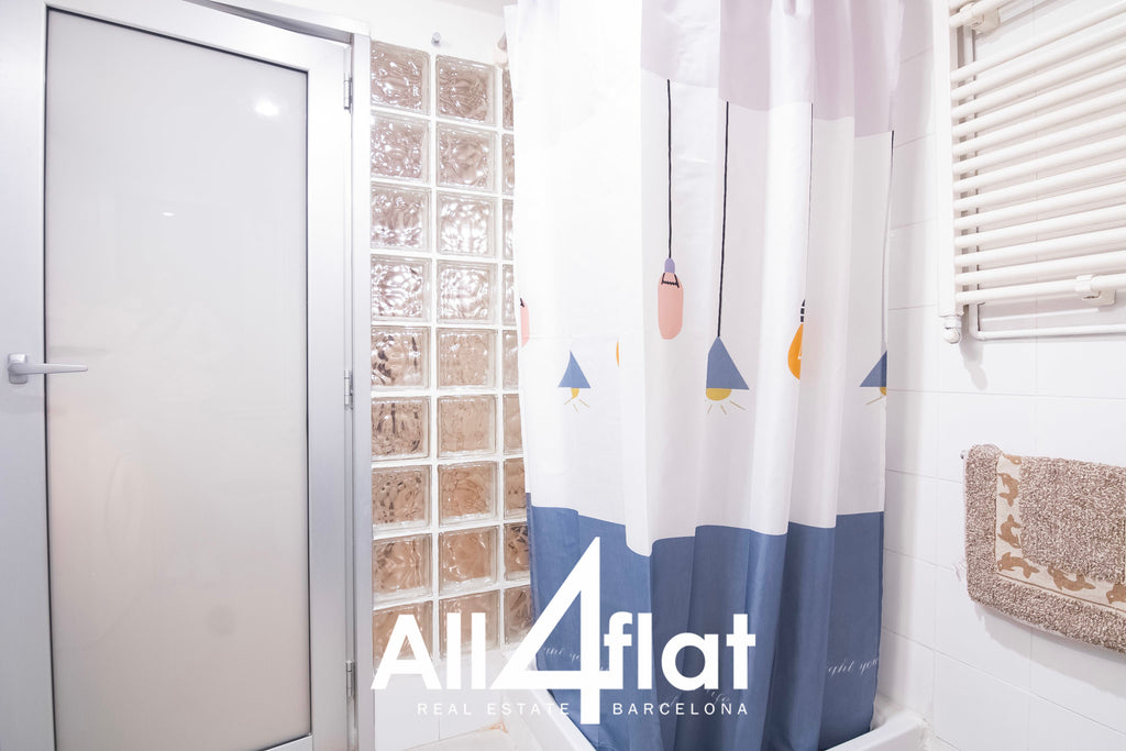 Rue des Bouteilles - Réf. : 003095B 