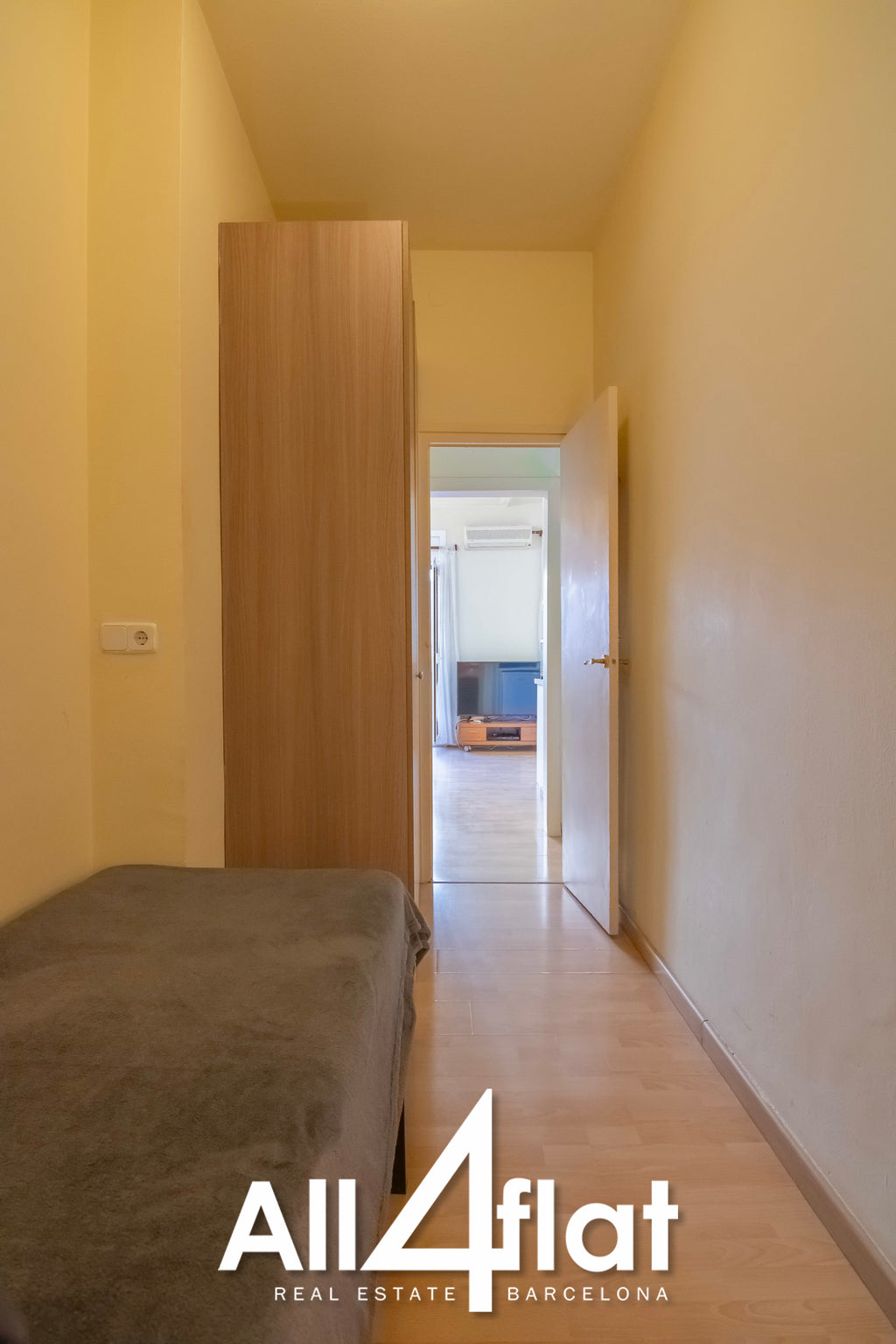 Av Parallel - Ref: 003516A