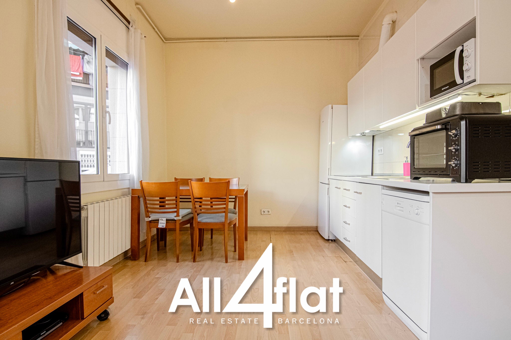 Av Parallel - Ref: 003516A