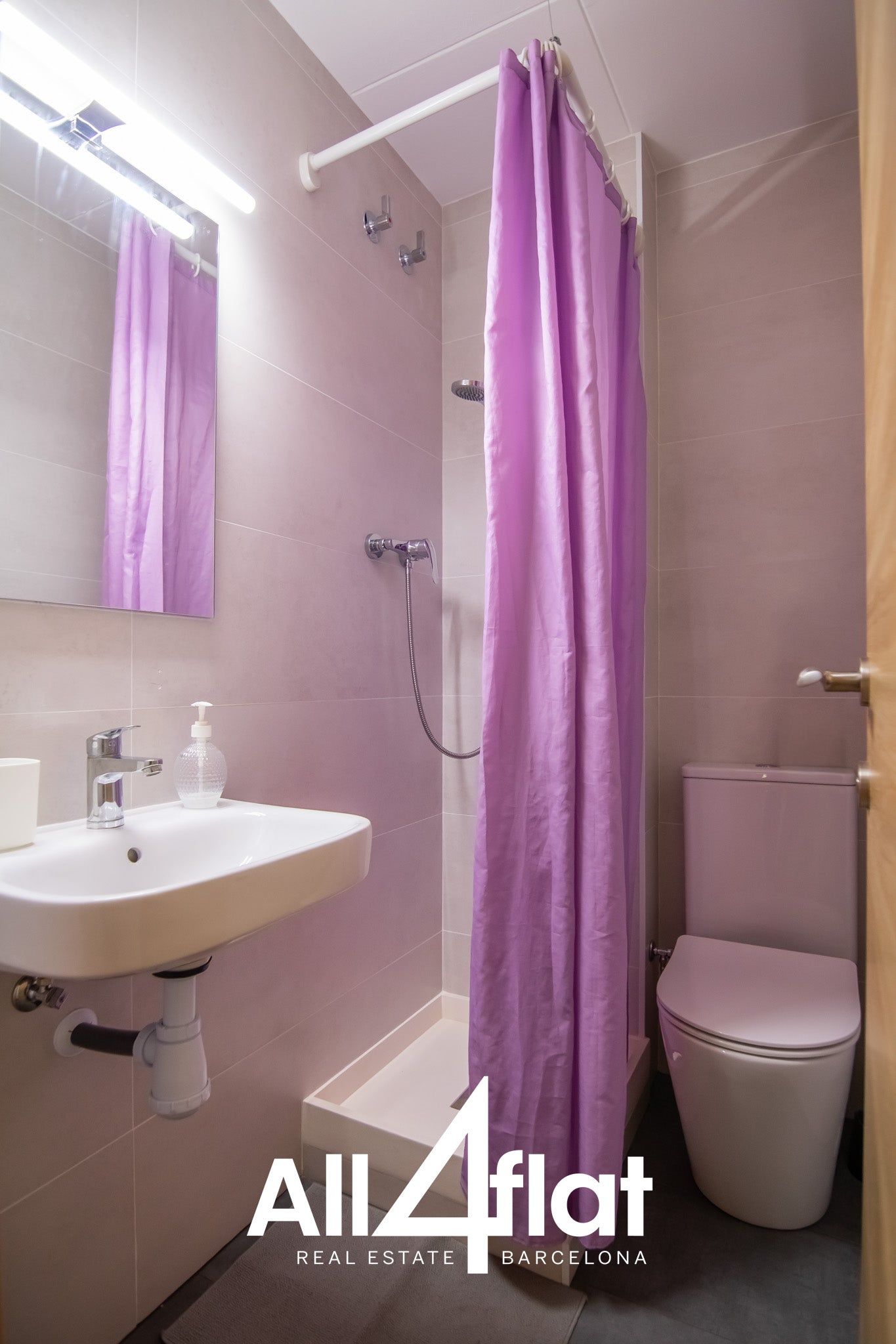Paseo Zona Franca St. - Ref: 003683