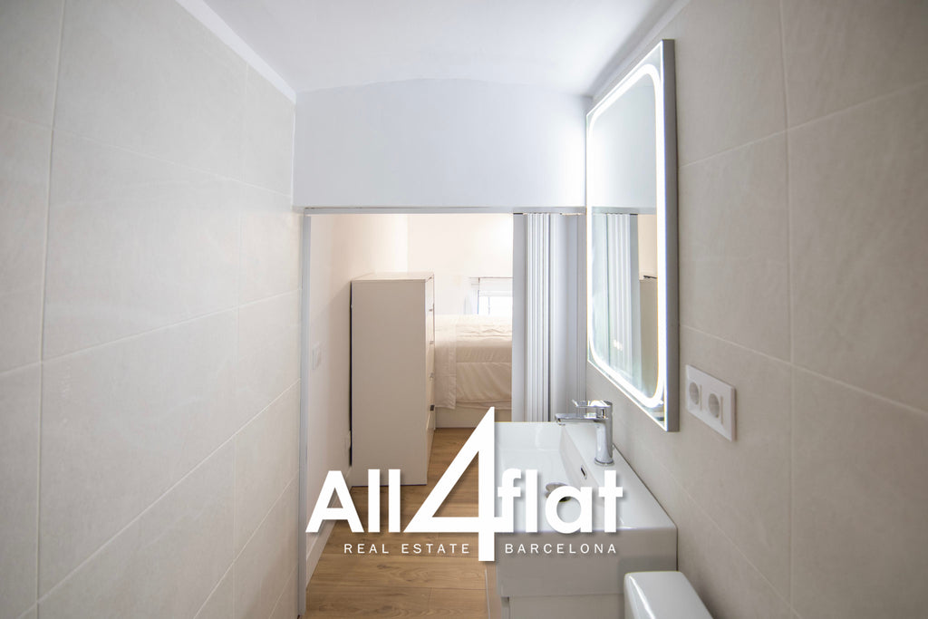 C/ Mila I Fontanals - Ref: 003636