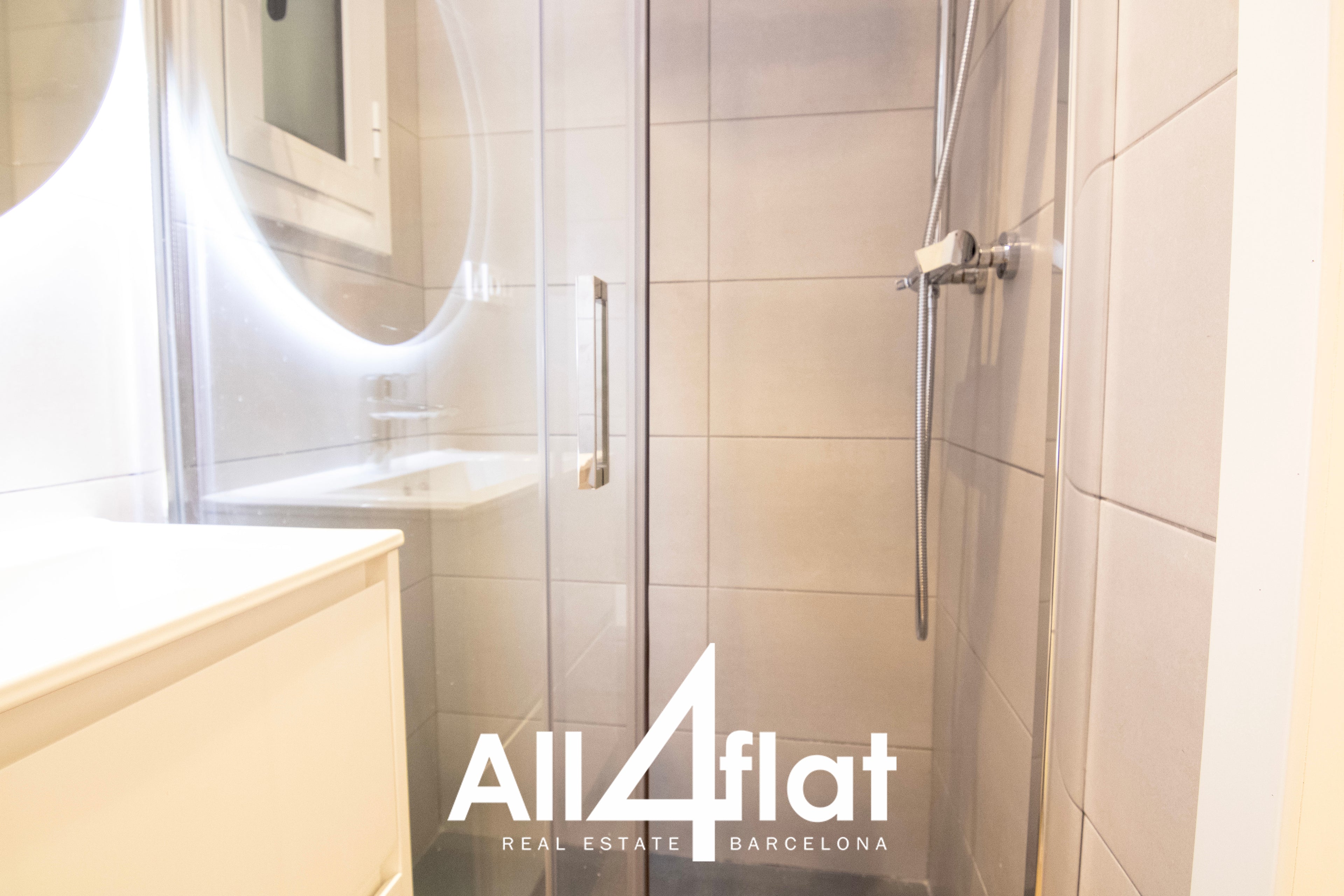 C/ Viladomat - Ref: 002995