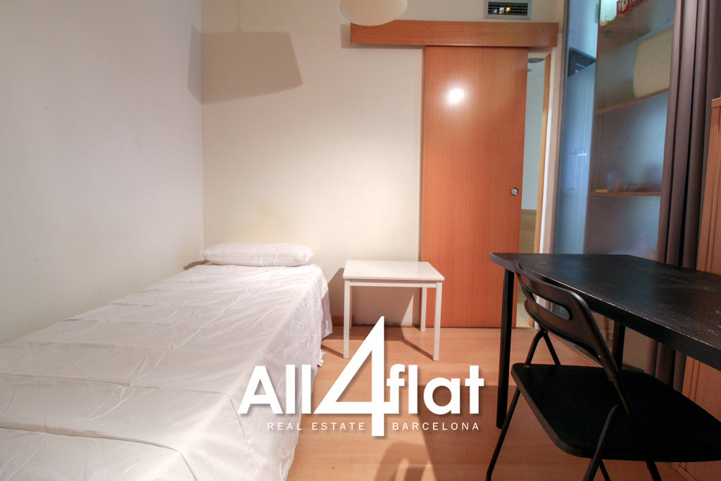 Rue de Berlin - Réf. : 001284E 