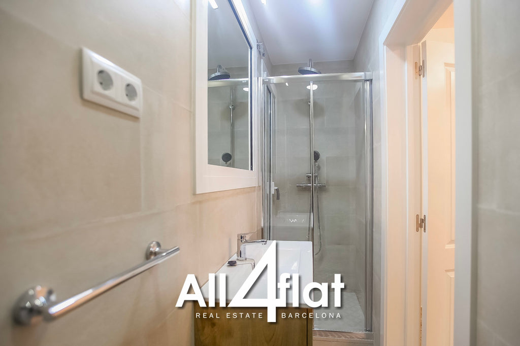 C/ Viladomat - Ref: 000765P