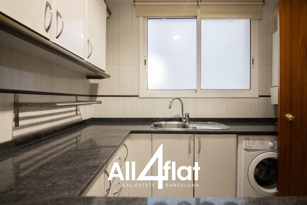 C/ Gran de Gracia - Ref: 000233B 