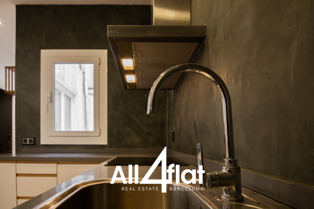C/ Agustí Vell - Ref: 002547F