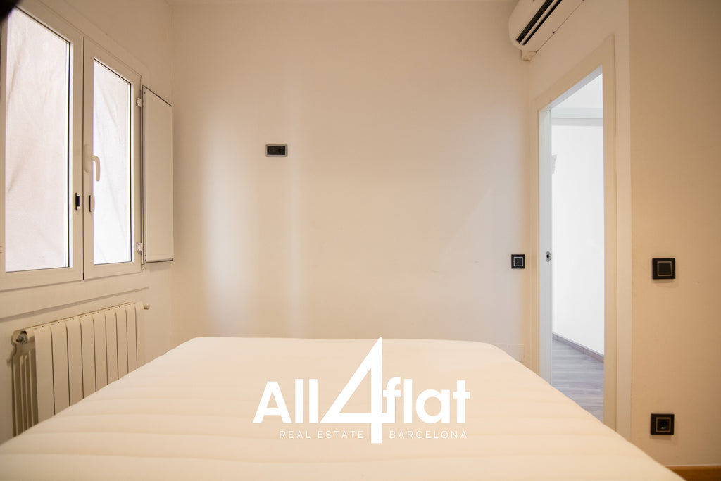 C/ Agustí Vell - Ref: 002547F