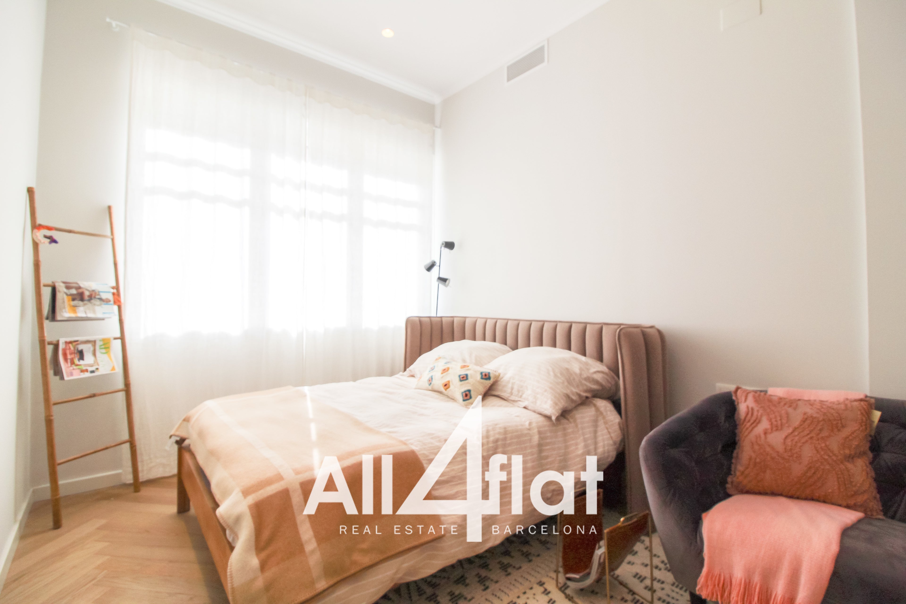C/ Gran via de Les Corts Catalanes - Ref: 001594A