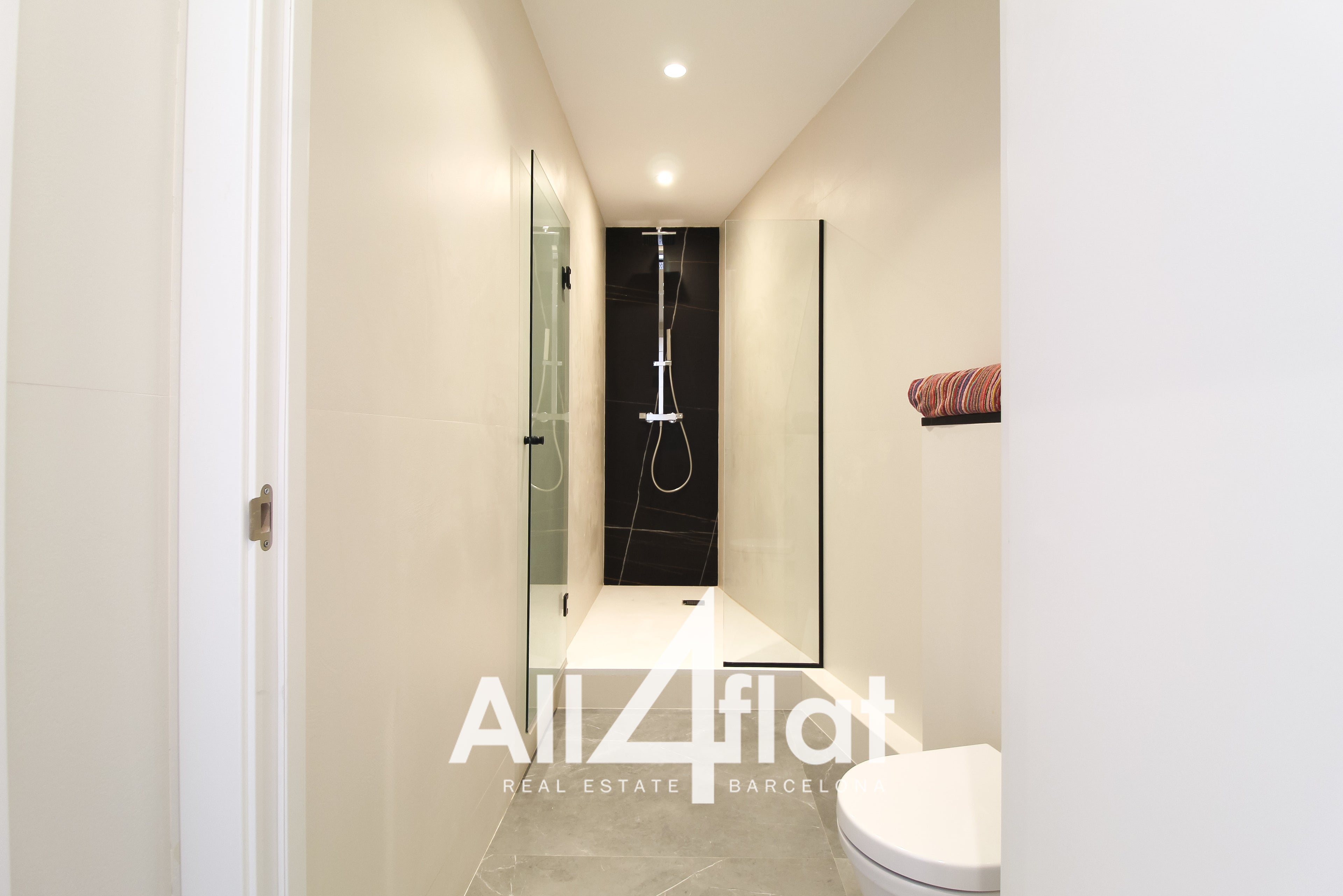 C/ Gran via de Les Corts Catalanes - Ref: 001594A
