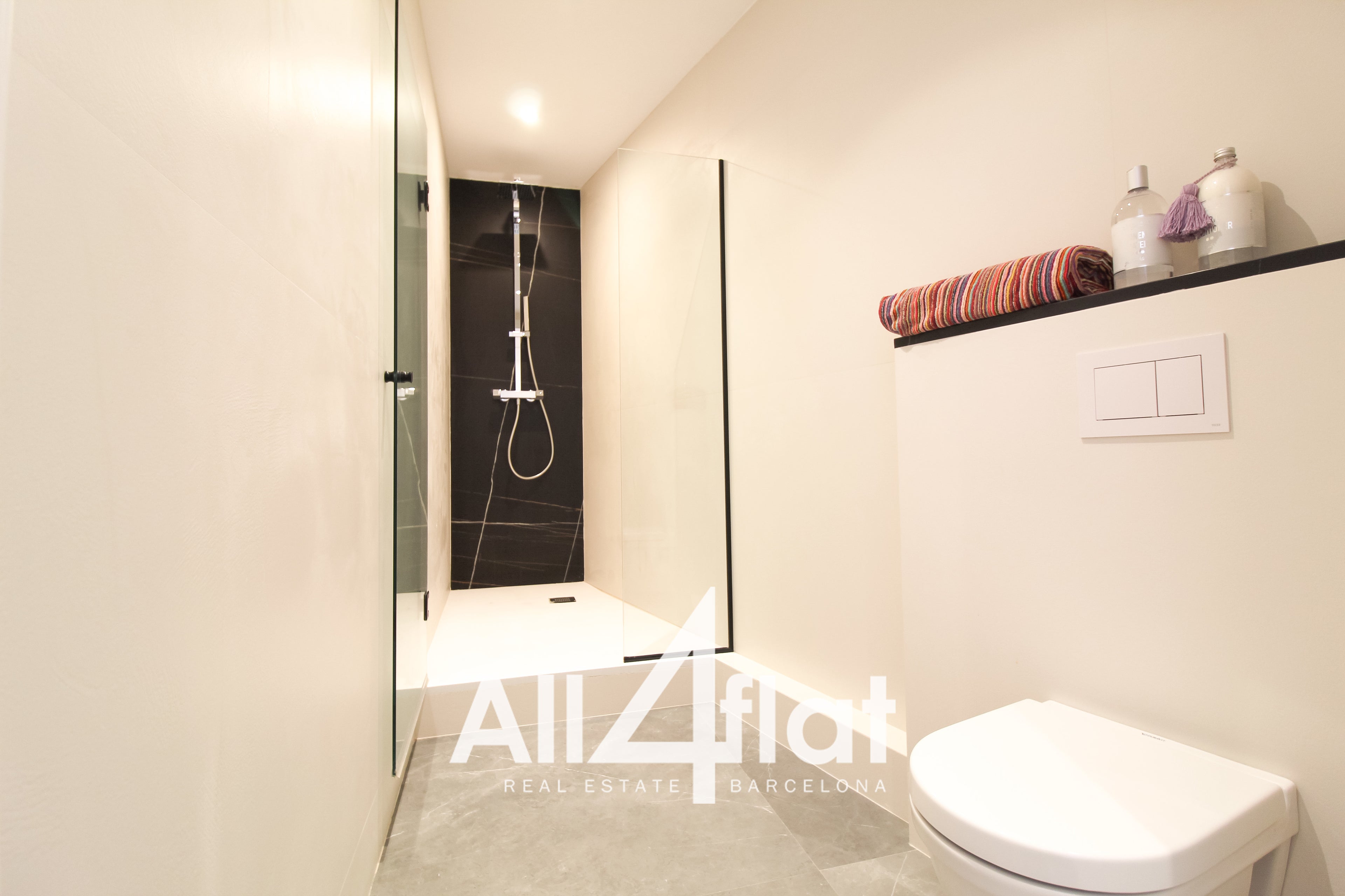 C/ Gran via de Les Corts Catalanes - Ref: 001594A