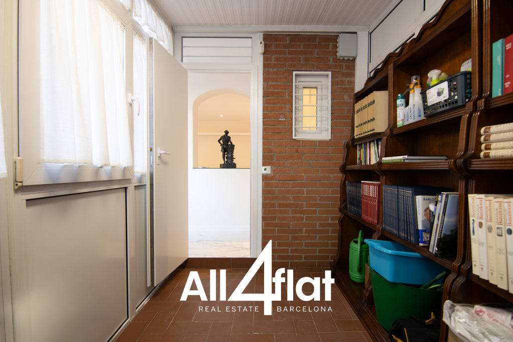 C/ Villarroel - Ref: 003704